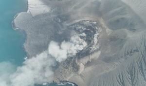 arsip-berita-erupsi-menerus-anak-krakatau-berakhir-aktivitas-gunung-api-kembali-menurun-dan-tetap-dipantau-7vsh9uq